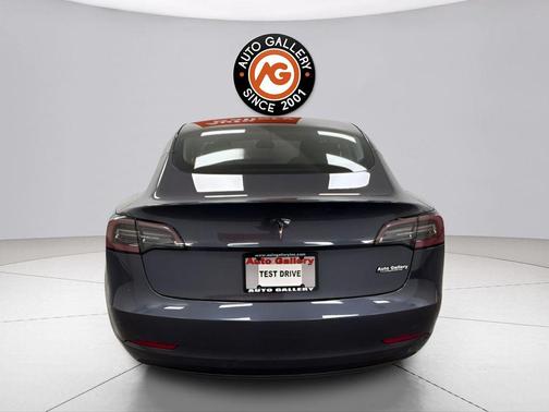Midnight Silver Metallic 2023 Tesla Model 3 Standard Range