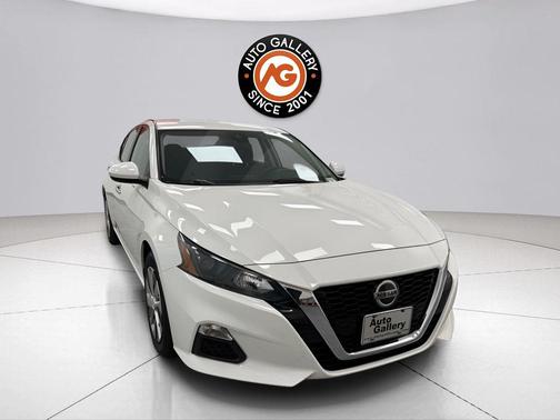 Glacier White 2022 Nissan Altima S FWD