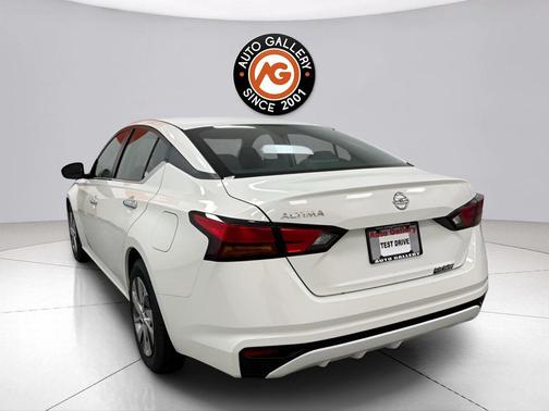 Glacier White 2022 Nissan Altima S FWD