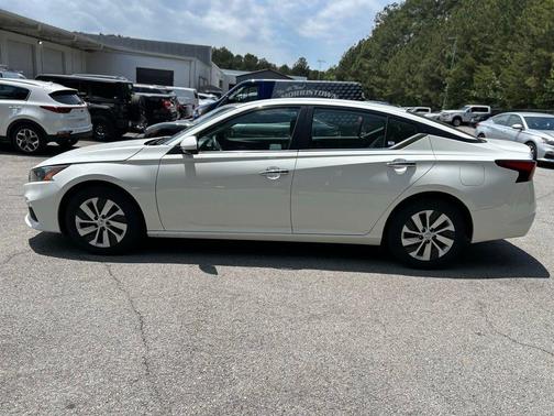 Glacier White 2022 Nissan Altima S FWD