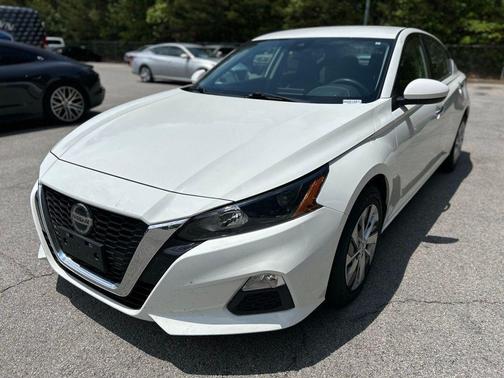 Glacier White 2022 Nissan Altima S FWD