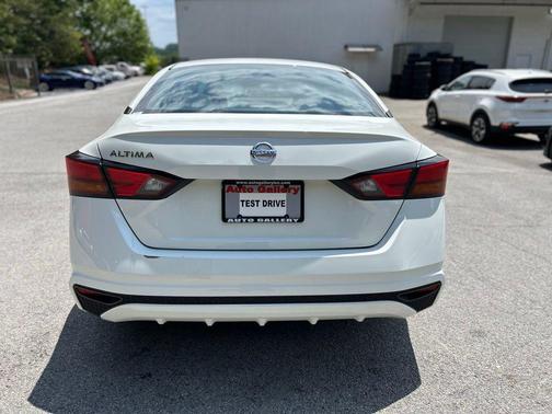 Glacier White 2022 Nissan Altima S FWD