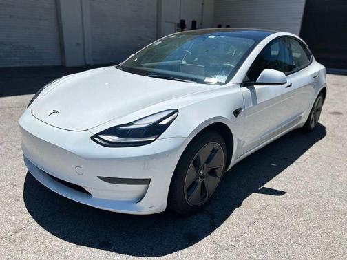 Pearl White Multi-Coat 2023 Tesla Model 3 Standard Range
