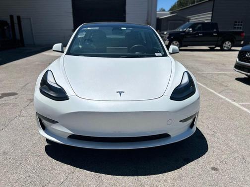 Pearl White Multi-Coat 2023 Tesla Model 3 Standard Range
