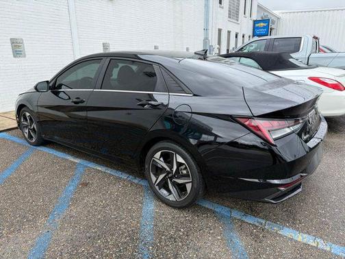 2022 Hyundai ELANTRA Limited