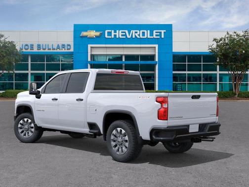 Summit White 2026 Chevrolet Silverado 2500 Custom