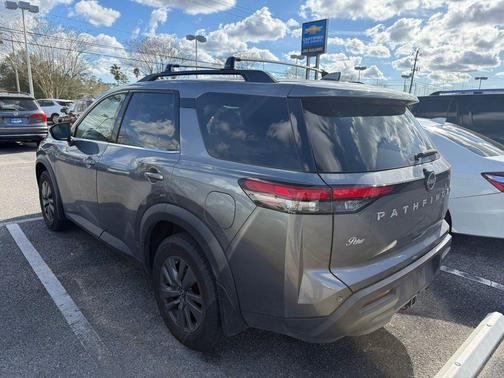2023 Nissan Pathfinder SV FWD