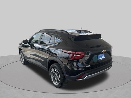 Mosaic Black Metallic 2025 Chevrolet Trax LT