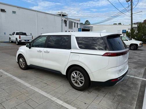 2024 Kia Carnival LX
