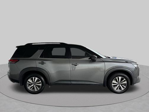 Gun Metallic/Super Black 2022 Nissan Pathfinder SL 2WD