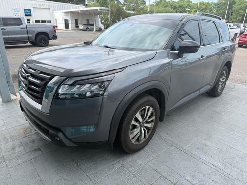 Gun Metallic/Super Black 2022 Nissan Pathfinder SL 2WD