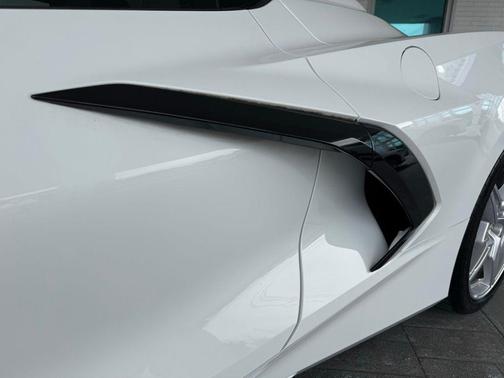 Arctic White 2022 Chevrolet Corvette Stingray w/2LT