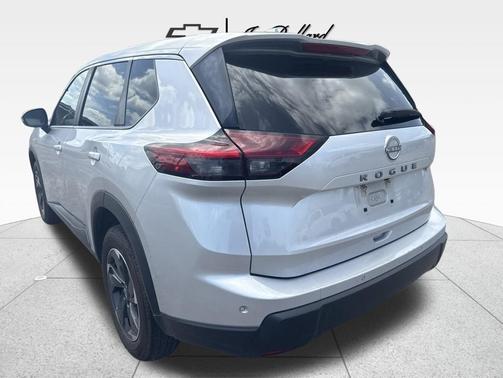 Brilliant Silver Metallic 2025 Nissan Rogue SV