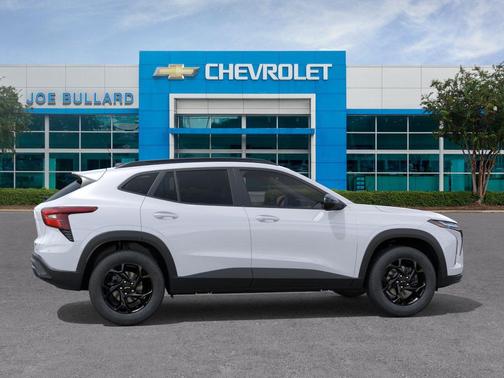 Summit White 2026 Chevrolet Trax LT