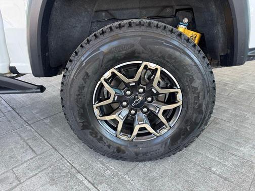 Summit White 2023 Chevrolet Colorado ZR2