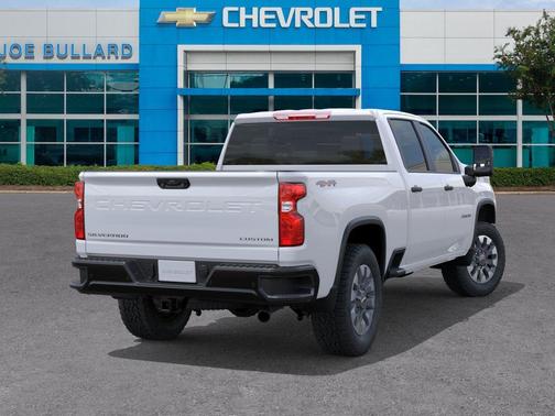 Summit White 2026 Chevrolet Silverado 2500 Custom