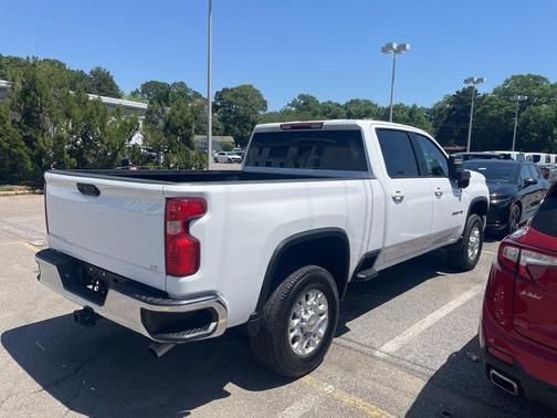 Summit White 2025 Chevrolet Silverado 2500 LT
