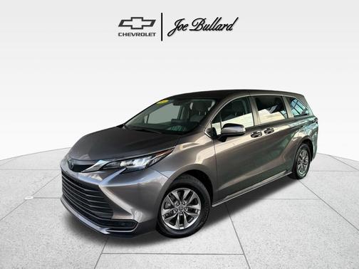 2024 Toyota Sienna LE