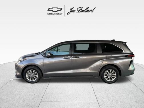 2024 Toyota Sienna LE