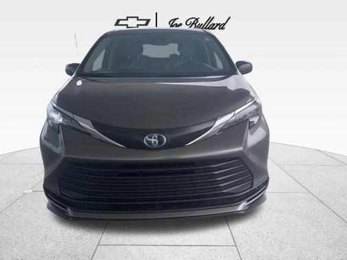 2024 Toyota Sienna LE
