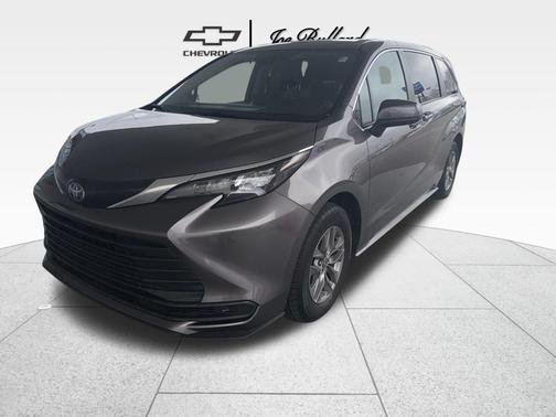 2024 Toyota Sienna LE