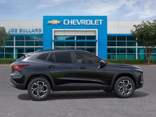 Mosaic Black Metallic 2026 Chevrolet Trax LT