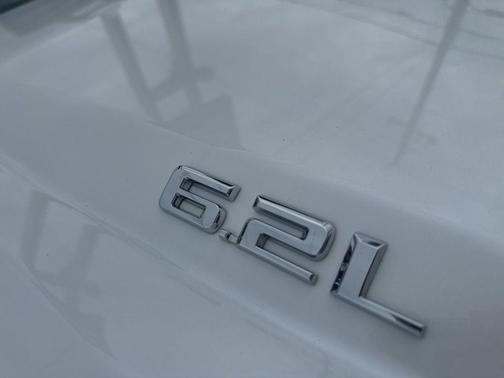 Iridescent Pearl Tricoat 2024 Chevrolet Silverado 1500 High Country