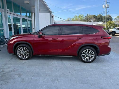 2022 Toyota Highlander Platinum