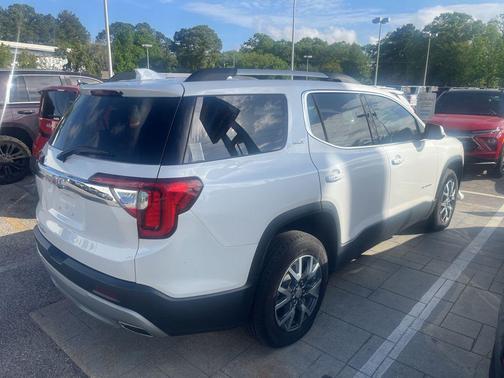 White Frost Tricoat 2023 GMC Acadia FWD SLT