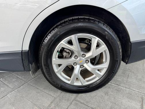 Silver Ice Metallic 2020 Chevrolet Equinox L