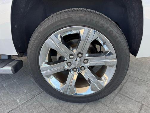 Iridescent Pearl Tricoat 2019 Chevrolet Tahoe Premier
