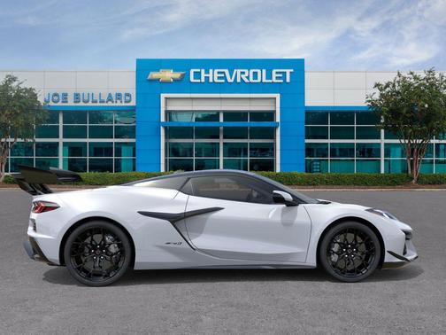 Arctic White 2026 Chevrolet Corvette ZR1