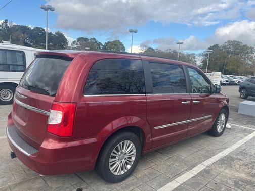 2015 Chrysler Town & Country Touring-L