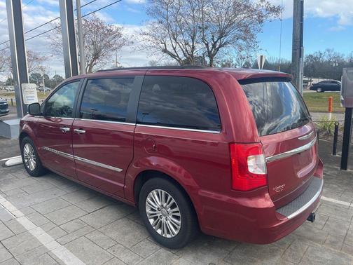 2015 Chrysler Town & Country Touring-L