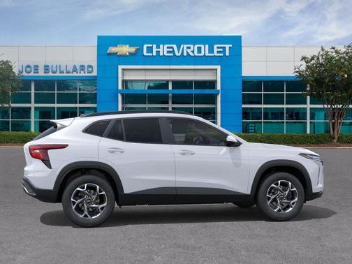 Summit White 2026 Chevrolet Trax LT