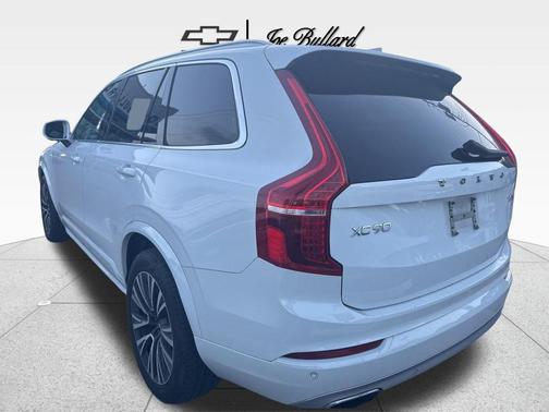 2021 Volvo XC90 T6 Momentum