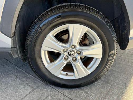 2020 Toyota RAV4 Hybrid XLE