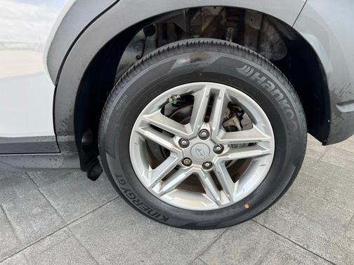 Cyber Silver 2022 Hyundai KONA SE