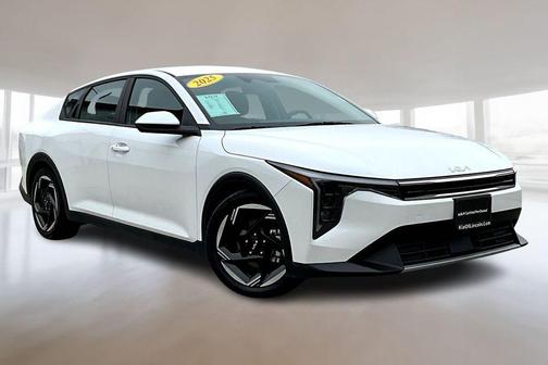 Snow White Pearl 2025 Kia K4 EX