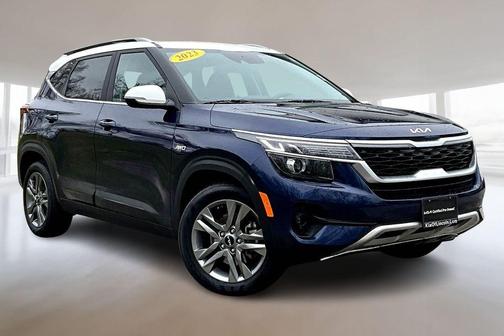 Dark Ocean Blue / White Roof 2023 Kia Seltos S