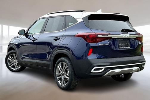 Dark Ocean Blue / White Roof 2023 Kia Seltos S