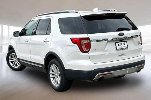 White Platinum Clearcoat Metallic 2016 Ford Explorer XLT