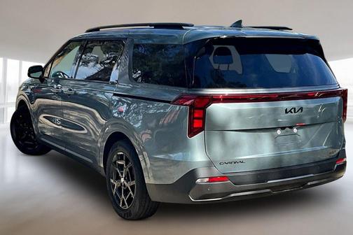 Green 2027 Kia Carnival EX