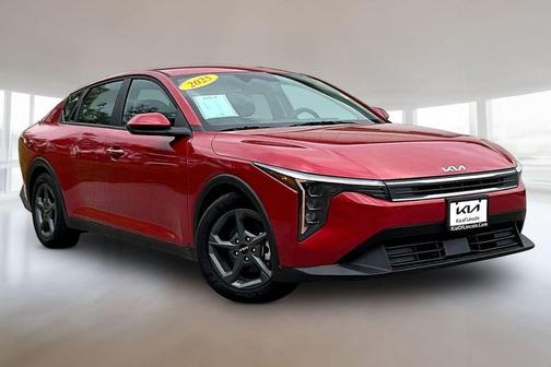 Currant Red 2025 Kia K4