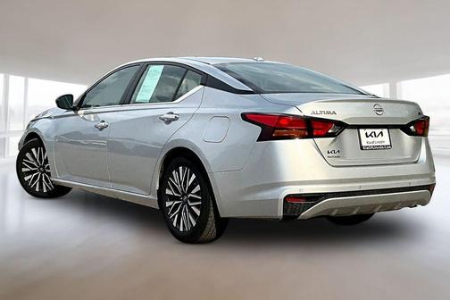 Brilliant Silver Metallic 2024 Nissan Altima 2.5 SV