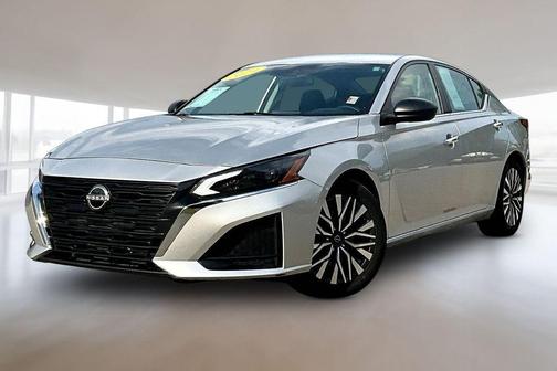 Brilliant Silver Metallic 2024 Nissan Altima 2.5 SV