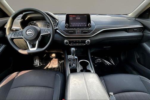 Brilliant Silver Metallic 2024 Nissan Altima 2.5 SV