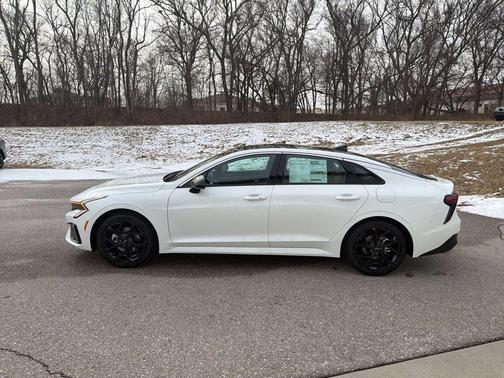 Snow White Pearl 2026 Kia K5 GT-Line