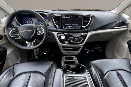 2023 Chrysler Pacifica Touring-L