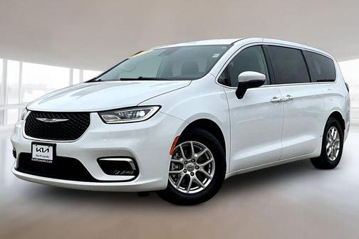 2023 Chrysler Pacifica Touring-L